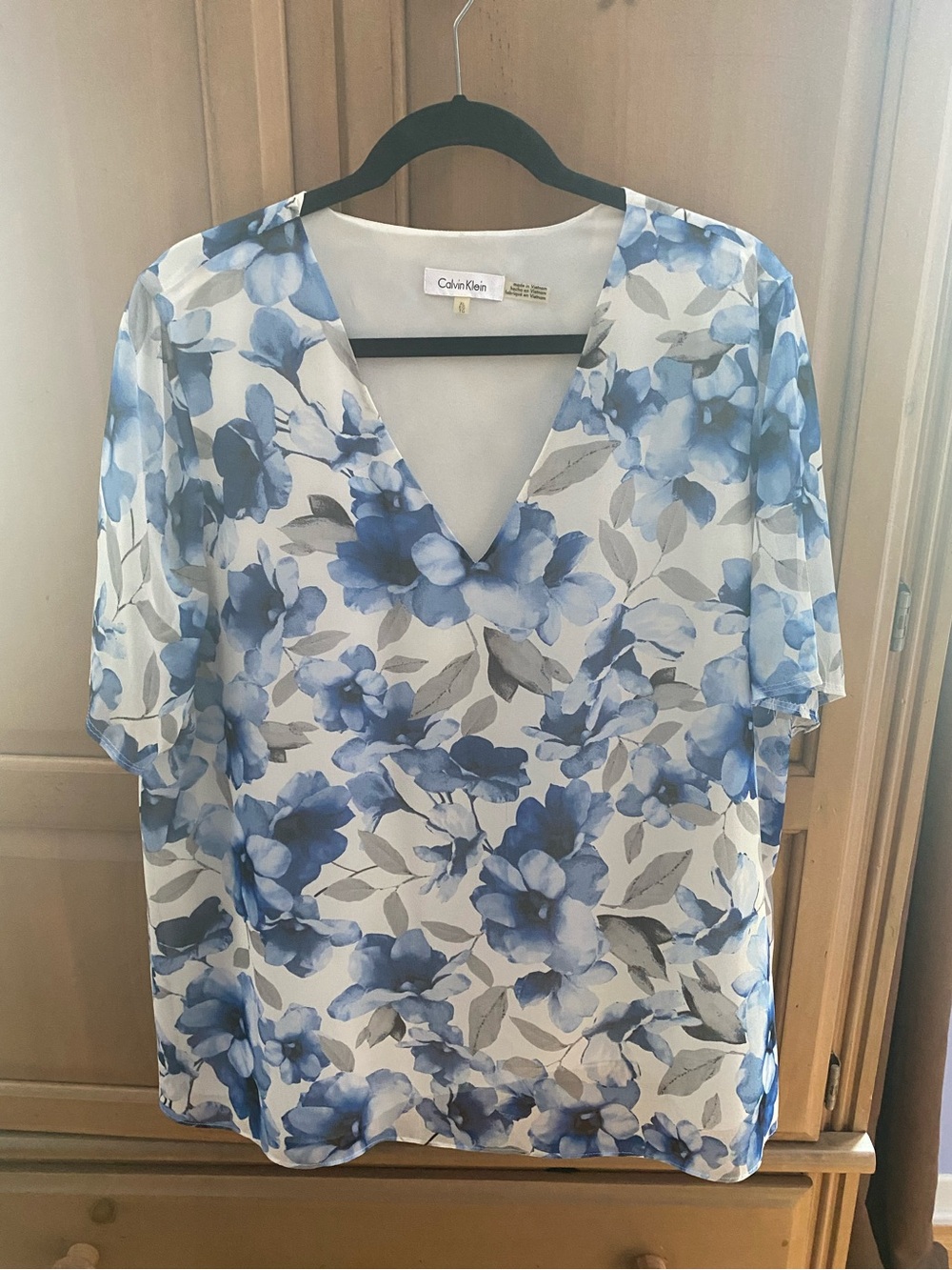 Calvin Klein Blue Floral V-Neck Women's Top